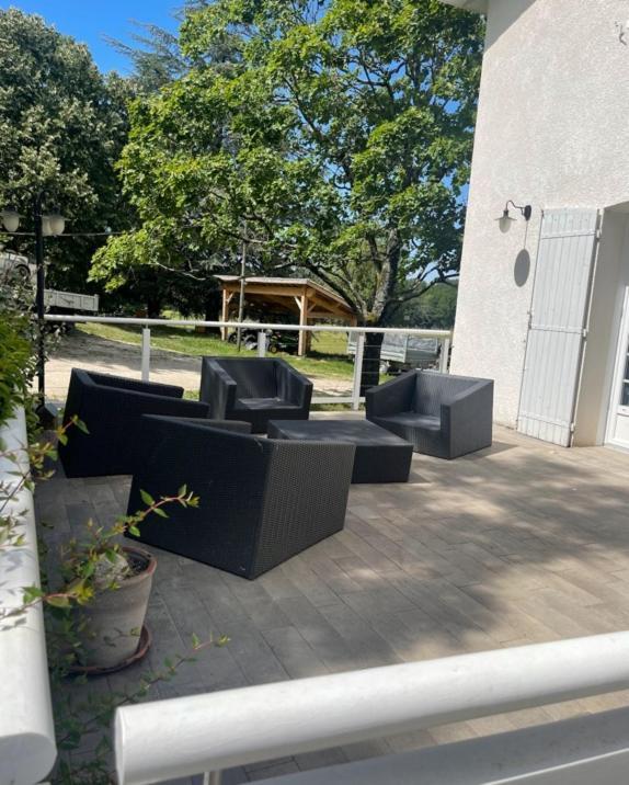 Domaine Des Peyries - Chambres Et Table D'Hotes Saint-Barthelemy-d'Agenais Buitenkant foto